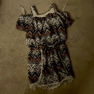 Selling a Jumpsuit for a kid.